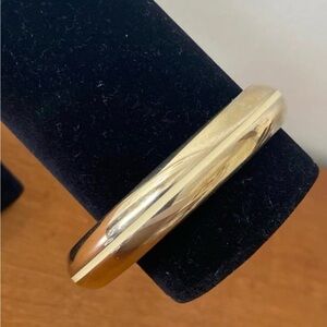 Elegant Monet Gold Tone  Enamel Cream Accent Bangle Bracelet 2.5” Diameter